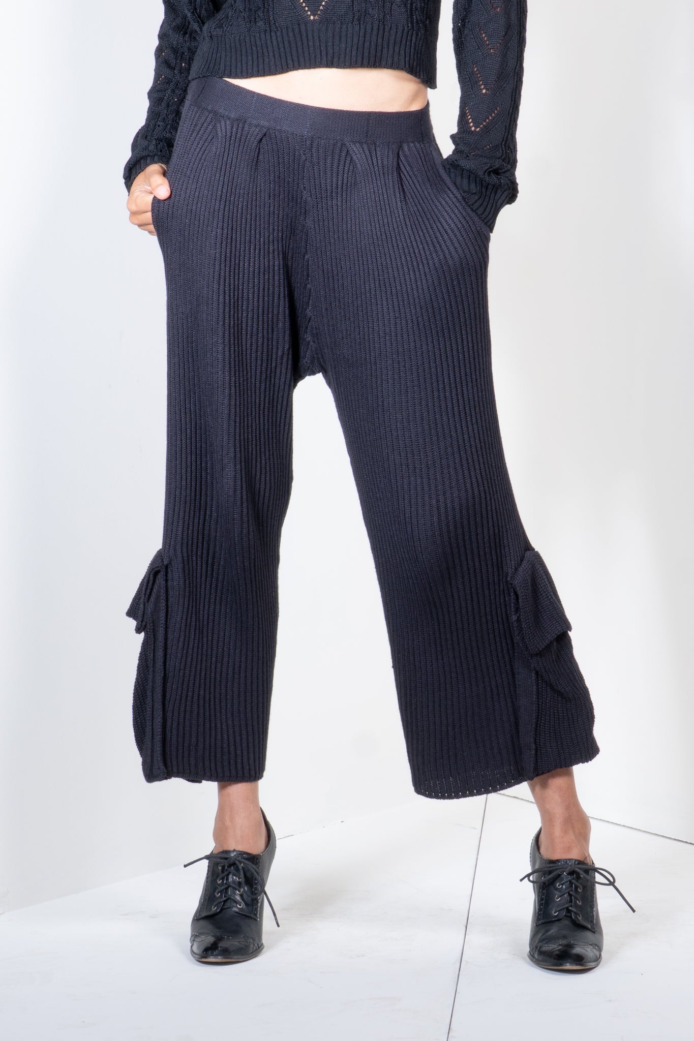 Ribbed Cargo Capri Pants