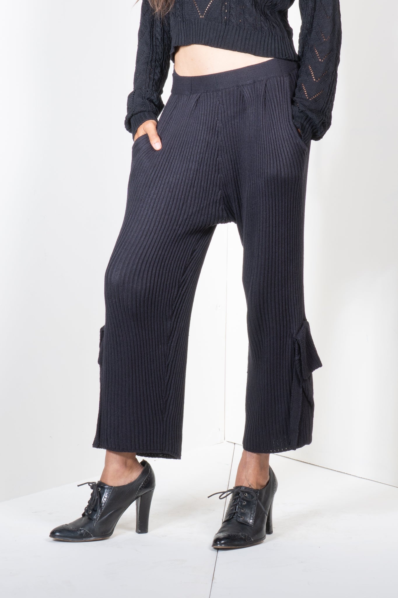 Ribbed Cargo Capri Pants