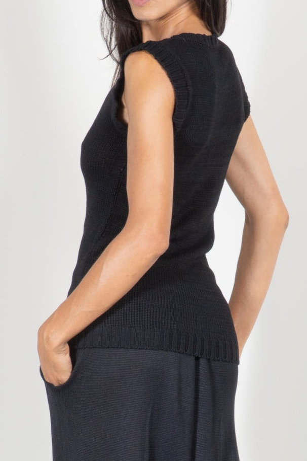 Sleeveless Top in Heavy Guage Yarn